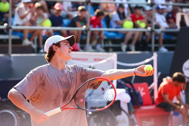 João Fonseca enfrenta Tommy Paul em Indian Wells neste domingo João Fonseca enfrenta Tommy Paul no Masters 1000 de Indian Wells neste domingo (8). O brasileiro avançou após vitória emocionante sobre Karen Khachanov.