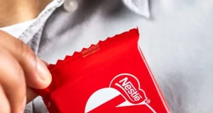 Barra de KitKat: 12 toneladas do produto foram roubadas durante transporte entre Itália e Polônia em março de 2026.