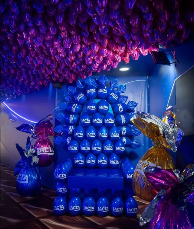 Lacta cria experiência imersiva de Páscoa no Parque Villa-Lobos, com parreira de ovos, ativações sensoriais e integração com iFood Ads.