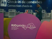 Aena assume Galeão e se torna maior operadora de aeroportos do Brasil Aena assume o Aeroporto do Galeão por R$ 2,9 bilhões e se torna a maior operadora de aeroportos do Brasil, com 18 unidades sob gestão.