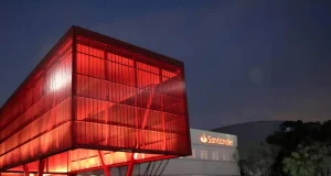 Santander Brasil anuncia saída do CEO Mário Leão até 2026 e confirma Gilson Finkelsztain como sucessor. Veja detalhes da transição.