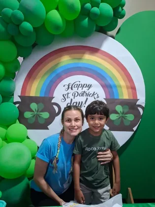 Y&aacute;zigi Aracaju aposta em temas afetivos e experi&ecirc;ncias culturais para ensinar ingl&ecirc;s a crian&ccedil;as, estimulando aprendizado e repert&oacute;rio desde os 3 anos.