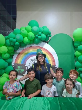 Y&aacute;zigi Aracaju aposta em temas afetivos e experi&ecirc;ncias culturais para ensinar ingl&ecirc;s a crian&ccedil;as, estimulando aprendizado e repert&oacute;rio desde os 3 anos.