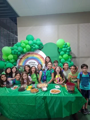 Y&aacute;zigi Aracaju aposta em temas afetivos e experi&ecirc;ncias culturais para ensinar ingl&ecirc;s a crian&ccedil;as, estimulando aprendizado e repert&oacute;rio desde os 3 anos.