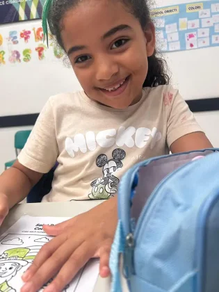 Y&aacute;zigi Aracaju aposta em temas afetivos e experi&ecirc;ncias culturais para ensinar ingl&ecirc;s a crian&ccedil;as, estimulando aprendizado e repert&oacute;rio desde os 3 anos.