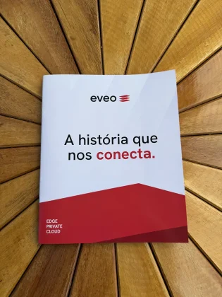 A EVEO lan&ccedil;a &aacute;lbum de figurinhas com seus colaboradores para celebrar mais de 20 anos de hist&oacute;ria. Iniciativa de endomarketing refor&ccedil;a cultura organizacional, integra&ccedil;&atilde;o de equipe e os valores da empresa certificada GPTW.