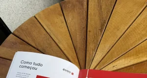 A EVEO lança álbum de figurinhas com seus colaboradores para celebrar mais de 20 anos de história. Iniciativa de endomarketing reforça cultura organizacional, integração de equipe e os valores da empresa certificada GPTW.