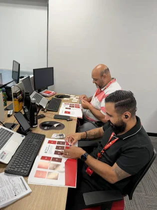 A EVEO lan&ccedil;a &aacute;lbum de figurinhas com seus colaboradores para celebrar mais de 20 anos de hist&oacute;ria. Iniciativa de endomarketing refor&ccedil;a cultura organizacional, integra&ccedil;&atilde;o de equipe e os valores da empresa certificada GPTW.