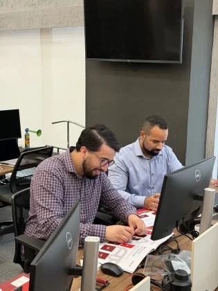 A EVEO lan&ccedil;a &aacute;lbum de figurinhas com seus colaboradores para celebrar mais de 20 anos de hist&oacute;ria. Iniciativa de endomarketing refor&ccedil;a cultura organizacional, integra&ccedil;&atilde;o de equipe e os valores da empresa certificada GPTW.