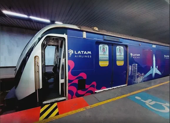 LATAM lan&ccedil;a a&ccedil;&otilde;es para show de Shakira no Rio, com voo tem&aacute;tico, experi&ecirc;ncias e aumento na demanda por passagens a&eacute;reas.