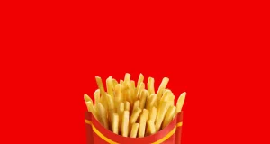 McDonald's confirma acesso não autorizado a dados de clientes do app Méqui. CPF, e-mail, endereço e histórico de pedidos podem ter sido expostos. Saiba o que fazer.