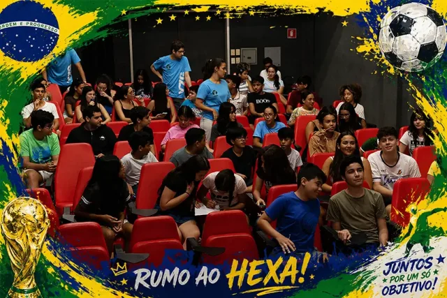 Yázigi Aracaju promove gincana inspirada na Copa do Mundo 2026, unindo inglês, cultura e esporte em atividades interativas com alunos.