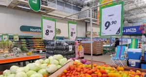Alta nos combustíveis e chuvas intensas impactam logística e elevam preços de frutas, verduras e legumes no Brasil.