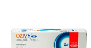 A Anvisa aprovou o registro do OZIVY, primeira caneta de semaglutida sintética da EMS. O medicamento amplia a presença da farmacêutica no mercado de terapias GLP-1 e diabetes tipo 2.