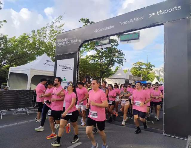 Etapa do Santander Track&Field Run Series reúne corredores na Orla de Aracaju com percursos de 5 km, 10 km e 21 km.