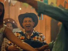 Deline lança campanha de São João com filme e embalagem temática Marca aposta em nostalgia, cultura popular e gastronomia regional para reforçar sua conexão com consumidores do Norte e Nordeste durante as festas juninas.