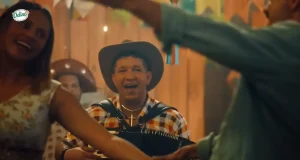 Marca aposta em nostalgia, cultura popular e gastronomia regional para reforçar sua conexão com consumidores do Norte e Nordeste durante as festas juninas.