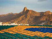 Havaianas cria bandeira do Brasil com mais de 4 mil pares de sandálias em ação no Rio Havaianas criou uma bandeira do Brasil com mais de 4 mil pares de sandálias no Bondinho do Pão de Açúcar para celebrar a estreia da Seleção.