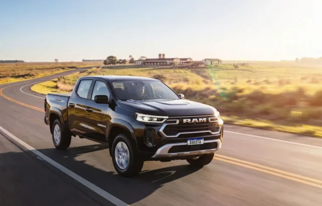 Ram lança Dakota Big Horn por R$ 249 mil Ram apresenta a nova Dakota Big Horn por R$ 249.990. Modelo amplia a linha da picape média e chega como a versão de entrada mais completa da categoria.