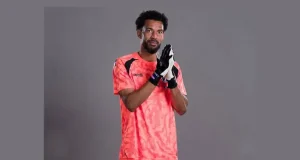 Conhecido como Vozinha, o goleiro cabo-verdiano saltou de 50 mil para mais de 2,5 milhão de seguidores após campanha espontânea liderada por Luís Felipe Freitas durante transmissão da Copa.
