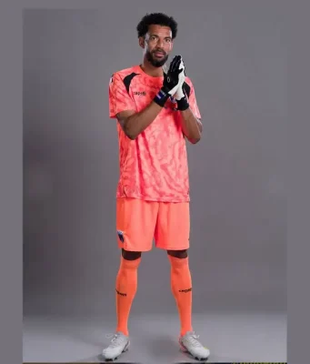 Vozinha, goleiro de Cabo Verde, supera Vasco, Palmeiras e São Paulo após viralizar na Copa do Mundo Conhecido como Vozinha, o goleiro cabo-verdiano saltou de 50 mil para mais de 2,5 milhão de seguidores após campanha espontânea liderada por Luís Felipe Freitas durante transmissão da Copa.