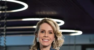 O Nubank nomeia Livia Chanes como CEO para a América Latina. A executiva seguirá à frente da operação brasileira e liderará a expansão da instituição financeira no México e na Colômbia.