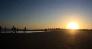 Aracaju proibiu a publicidade de plataformas de apostas esportivas em espaços públicos e engenhos publicitários. A medida foi anunciada pela prefeita Emília Correia e oficializada pelo Decreto nº 8.740.