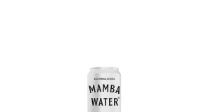 A Anvisa suspendeu os lotes 13 e 14 da água mineral Mamba Water após a identificação da bactéria Pseudomonas aeruginosa. Empresa iniciou recall voluntário e orienta consumidores a solicitar reembolso.