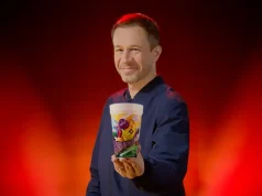 McDonald’s transforma pausas para hidratação da Copa em ação promocional com Tiago Leifert O McDonald's lança ação inédita com Tiago Leifert durante as pausas para hidratação da Copa do Mundo FIFA 2026™ no SBT e apresenta os novos Copos Lendários da Copa.