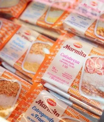 Seara entra no mercado de marmitas Seara estreia no mercado de marmitas com refeições prontas clean label e mira setor de R$ 12 bilhões, impulsionado pelo crescimento do consumo de comida caseira.