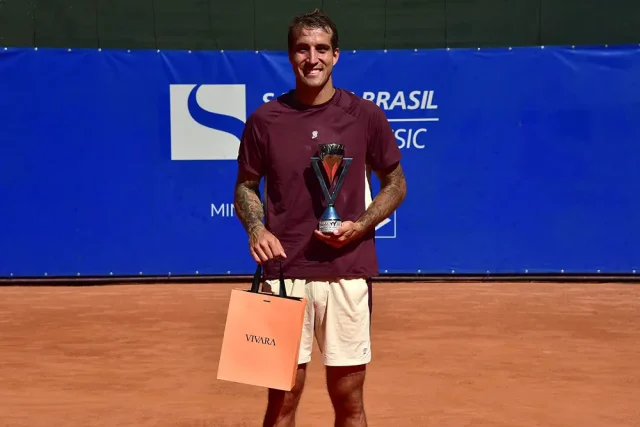 Felipe Meligeni conquista o Santos Brasil Tennis Classic e celebra retomada da carreira após lesões Felipe Meligeni vence Paulo Saraiva por 2 sets a 0 e conquista o Santos Brasil Tennis Classic, torneio ITF M25 disputado no Esporte Clube Pinheiros, em São Paulo.