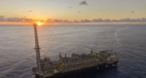 Companhia amplia lucro em 97%, alcança recordes de produção de petróleo, refino e exportações, aprova R$ 17,4 bilhões em dividendos e reforça investimentos em novos projetos do pré-sal.