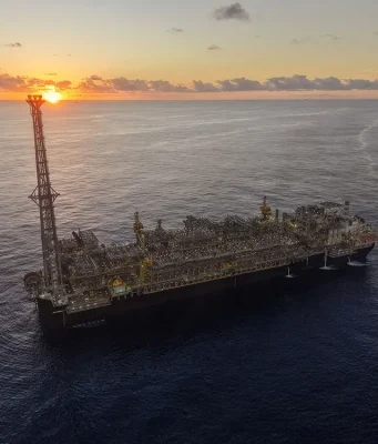 Petrobras lucra R$ 52,4 bilhões no segundo trimestre de 2026 e registra um dos maiores resultados de sua história Companhia amplia lucro em 97%, alcança recordes de produção de petróleo, refino e exportações, aprova R$ 17,4 bilhões em dividendos e reforça investimentos em novos projetos do pré-sal.