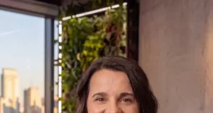 O Grupo Tirolez anuncia Sarah Buchwitz como nova Chief Marketing & Growth Officer. Executiva liderará as estratégias de marketing e crescimento das marcas Tirolez, Regina e Levitare.