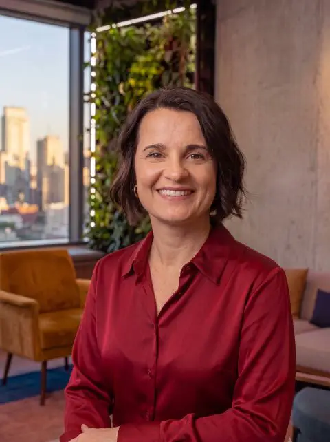Tirolez anuncia Sarah Buchwitz como nova Chief Marketing & Growth Officer O Grupo Tirolez anuncia Sarah Buchwitz como nova Chief Marketing & Growth Officer. Executiva liderará as estratégias de marketing e crescimento das marcas Tirolez, Regina e Levitare.