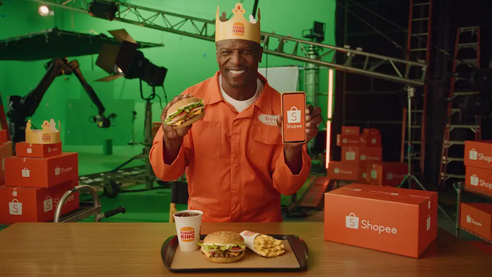 Campanha estrelada por Terry Crews é válida até 7 de setembro e oferece cupom Shopee após compra de oferta participante do King em Dobro.