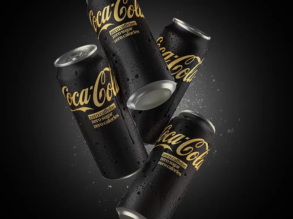 Coca-Cola Zero Zero, versão sem açúcar e sem cafeína, chega ao Brasil em setembro. Novidade amplia opções para diferentes momentos do dia.