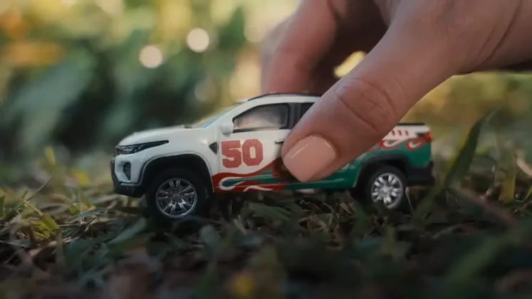 A Fiat lan&ccedil;ou uma cole&ccedil;&atilde;o especial de miniaturas do Fiat 147, Uno e Strada para celebrar seus 50 anos no Brasil. Produtos j&aacute; est&atilde;o dispon&iacute;veis na Fiatwear, Ri Happy e TikTok Shop.