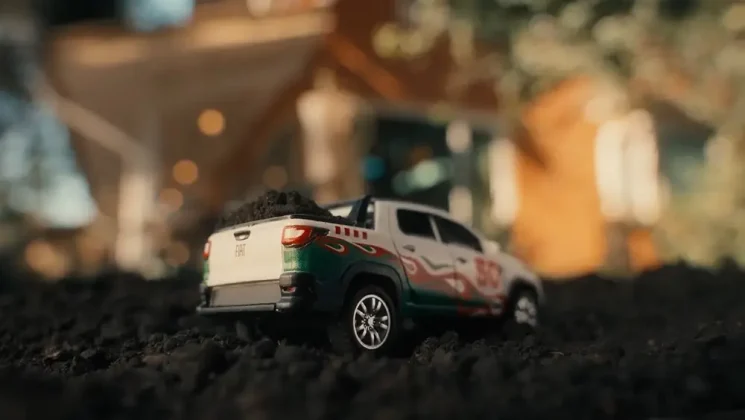 A Fiat lan&ccedil;ou uma cole&ccedil;&atilde;o especial de miniaturas do Fiat 147, Uno e Strada para celebrar seus 50 anos no Brasil. Produtos j&aacute; est&atilde;o dispon&iacute;veis na Fiatwear, Ri Happy e TikTok Shop.