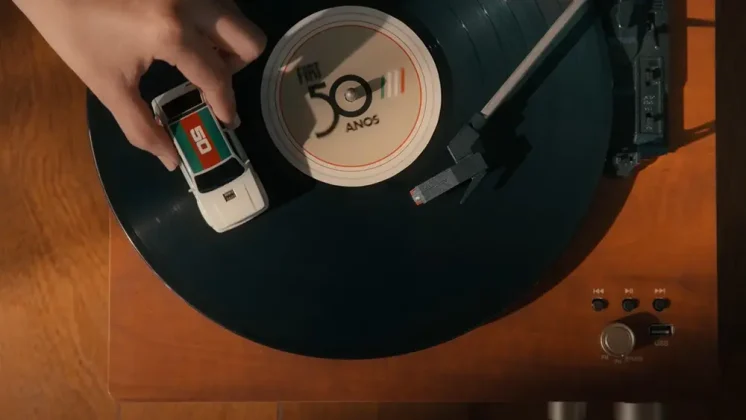 A Fiat lan&ccedil;ou uma cole&ccedil;&atilde;o especial de miniaturas do Fiat 147, Uno e Strada para celebrar seus 50 anos no Brasil. Produtos j&aacute; est&atilde;o dispon&iacute;veis na Fiatwear, Ri Happy e TikTok Shop.