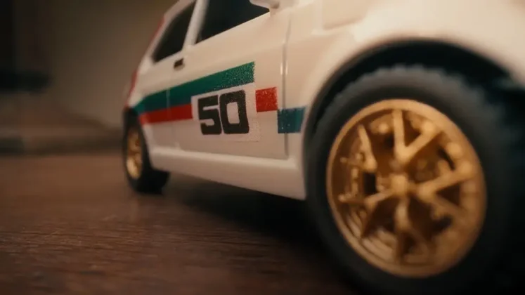 A Fiat lan&ccedil;ou uma cole&ccedil;&atilde;o especial de miniaturas do Fiat 147, Uno e Strada para celebrar seus 50 anos no Brasil. Produtos j&aacute; est&atilde;o dispon&iacute;veis na Fiatwear, Ri Happy e TikTok Shop.
