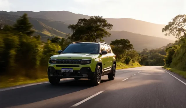 Jeep Avenger chega ao Brasil com sistema MHEV, tecnologia de inteligência artificial com ChatGPT, ADAS e preços a partir de R$ 114.990.