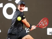 João Fonseca está fora do US Open 2026. Tenista brasileiro anunciou desistência após exames e tratamento para recuperação de lesão no abdômen.