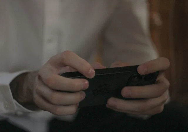 Simplificação vira estratégia de design em jogos digitais Jogos e produtos digitais reduzem regras ao essencial para se adaptar ao consumo rápido do celular.