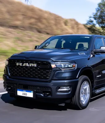 Nova Ram 1500 Big Horn chega ao Brasil por R$ 449.990 Nova versão amplia a linha da Ram 1500 com motor Hurricane 6 Biturbo, tecnologia embarcada, pacote ADAS completo e capacidade de reboque de até 4.490 kg.