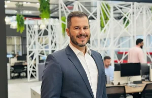 José Henrique Bermejo, CRO da EVEO no ambiente de trabalho da EVEO.