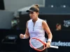 Badosa é eliminada por Podoroska, que avança à final do SP Open Nadia Podoroska comemora ponto durante partida de tênis no SP Open 2026, em São Paulo.