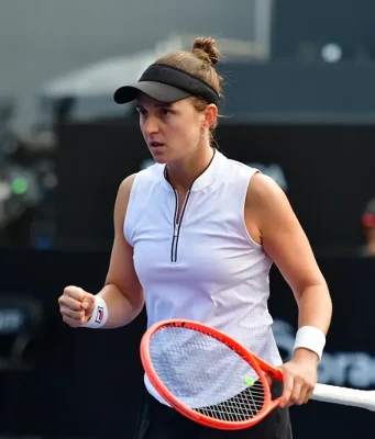Badosa é eliminada por Podoroska, que avança à final do SP Open Nadia Podoroska comemora ponto durante partida de tênis no SP Open 2026, em São Paulo.