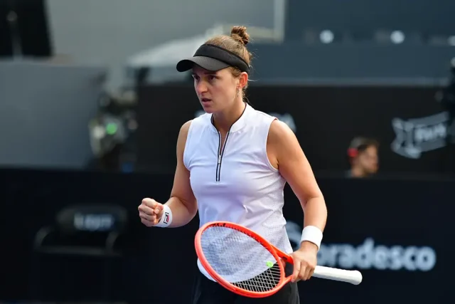 SP Open 2026: Podoroska elimina Badosa e vai à final contra Quevedo Nadia Podoroska comemora ponto durante partida de tênis no SP Open 2026, em São Paulo.
