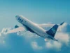Azul e Embraer explicam falha no GPS que afetou voos e mais de 8 mil clientes Aeronave da Azul em voo, representando a operação da companhia após falhas no sistema GPS que afetaram voos e milhares de passageiros.